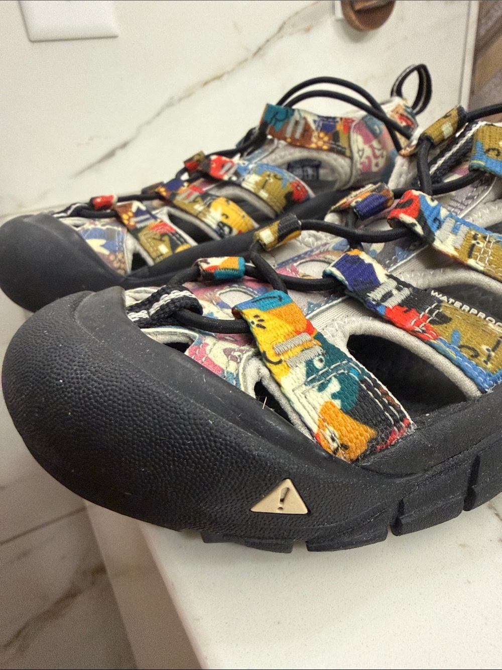 Sz 6.5. Keen Multicolor Closed-Toe Outdoor Sandals - Picture 5 of 5